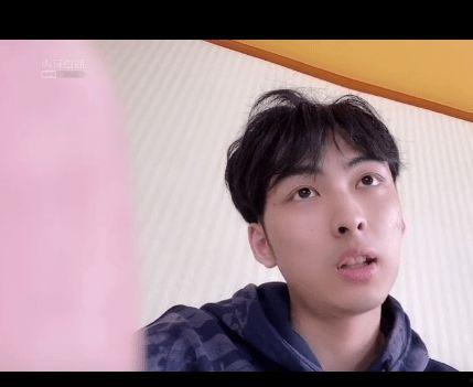 情侣吵架吃瓜直播